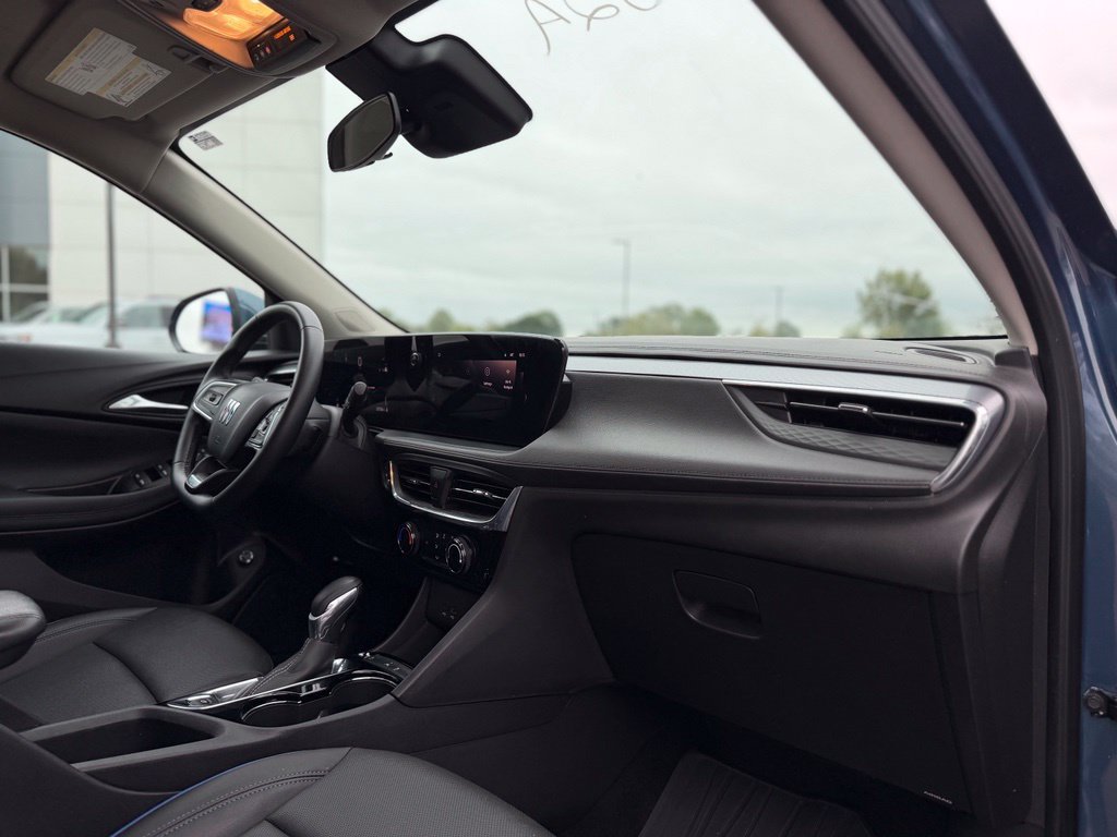 Used 2025 Buick Encore GX Sport Touring FWD image 9