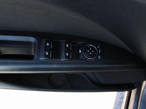 Used 2019 Ford Fusion SE image 12