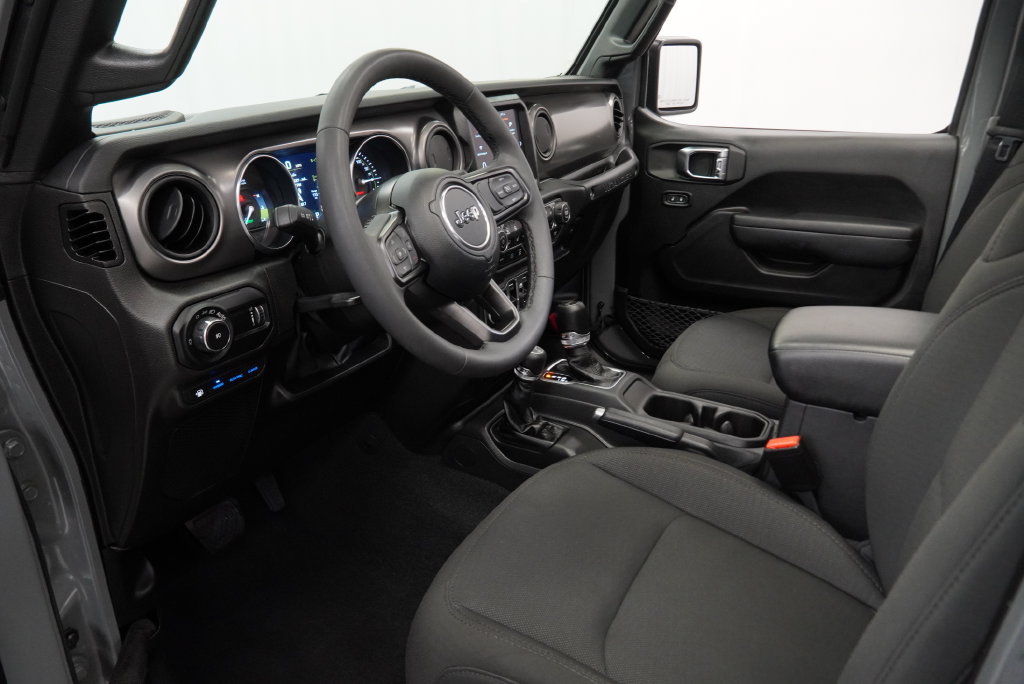 Used 2023 Jeep Wrangler Unlimited w/ Sun & Screen Package AWD/4WD image 20