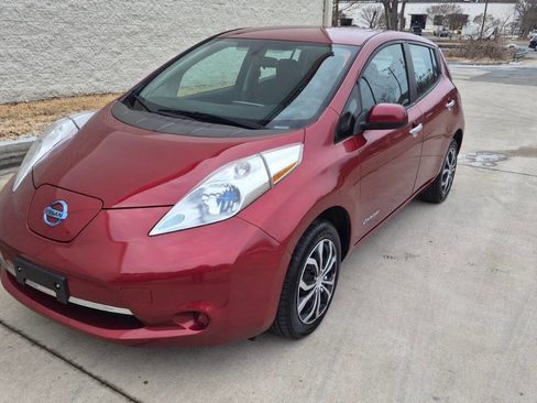 Used 2014 Nissan Leaf S image 2