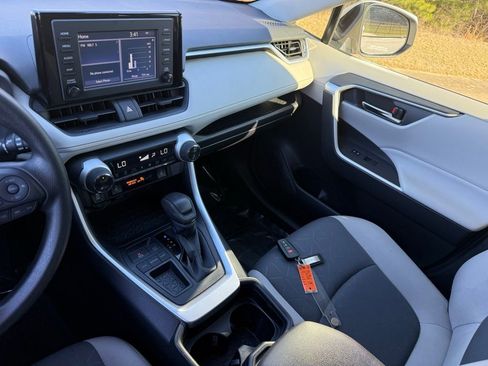 Used 2019 Toyota RAV4 XLE w/ Convenience Package image 38