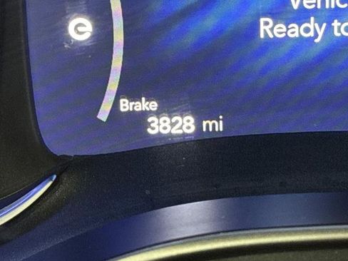 Used 2024 Chrysler Pacifica Select image 6