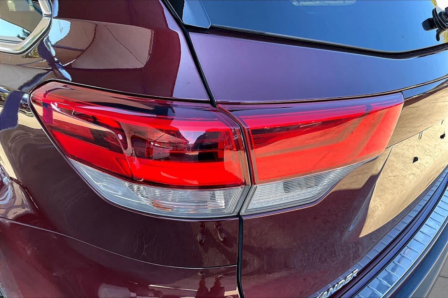 Used 2017 Toyota Highlander Limited FWD image 29