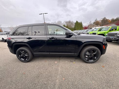 New 2025 Jeep Grand Cherokee Limited w/ Black Appearance Package image 7