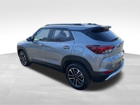 Used 2025 Chevrolet TrailBlazer LT image 3