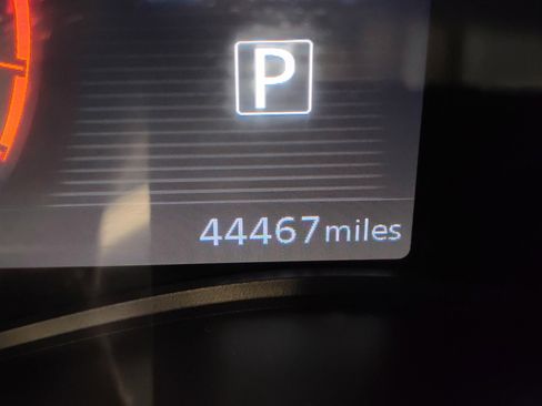 Used 2023 Nissan Kicks SV image 2