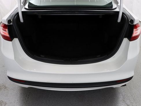 Used 2013 Ford Fusion SE image 24