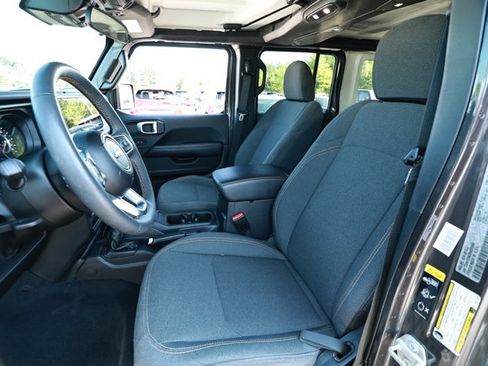 Used 2025 Jeep Wrangler Unlimited Sahara AWD/4WD image 22