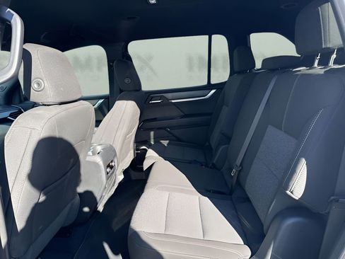 Used 2025 GMC Acadia Elevation FWD image 12