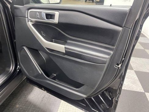 Used 2022 Ford Explorer XLT w/ Equipment Group 202A AWD/4WD image 18