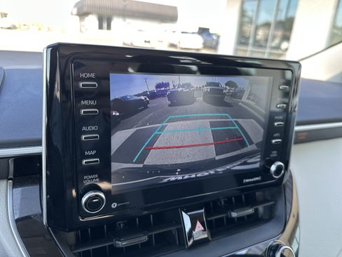 Used 2021 Toyota Corolla LE FWD image 18
