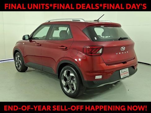 Certified 2024 Hyundai Venue SEL image 5