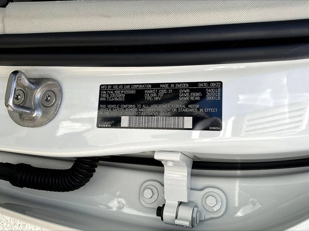 Used 2023 Volvo XC60 B5 Plus AWD/4WD image 18