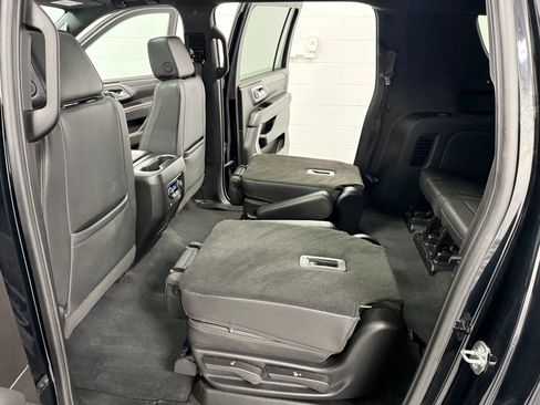 Used 2024 Chevrolet Suburban RST w/ Luxury Package image 18