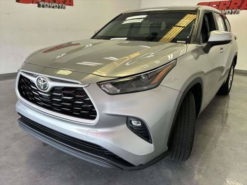 Certified 2024 Toyota Highlander LE FWD image 7