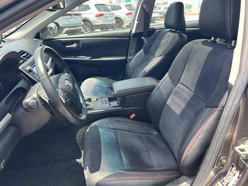 Used 2017 Toyota Camry XSE w/ Moonroof Package FWD image 19