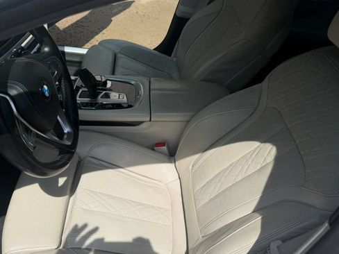 Used 2019 BMW 750i w/ Autobahn Package RWD image 9