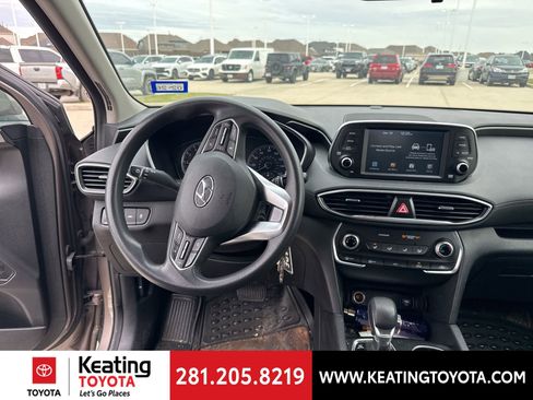 Used 2019 Hyundai Santa Fe SE image 9