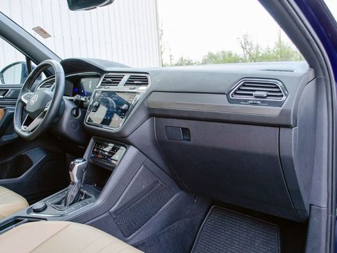 Used 2022 Volkswagen Tiguan SE AWD/4WD image 31