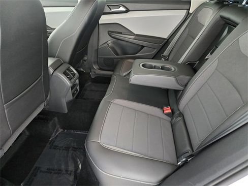 Used 2022 Volkswagen Taos SE image 5