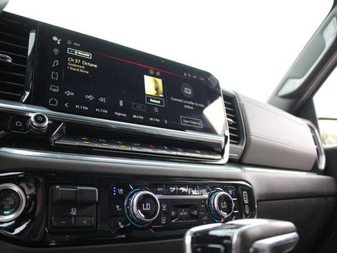 Used 2024 GMC Sierra 1500 SLT image 17