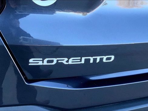 Used 2025 Kia Sorento EX image 8