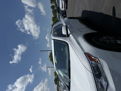 Used 2021 Chevrolet Traverse LT AWD/4WD image 3