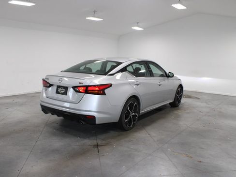 Used 2024 Nissan Altima 2.5 SR FWD image 9