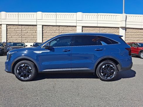 Used 2025 Kia Sorento S image 7