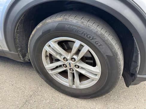 Used 2022 Ford Explorer XLT RWD image 3