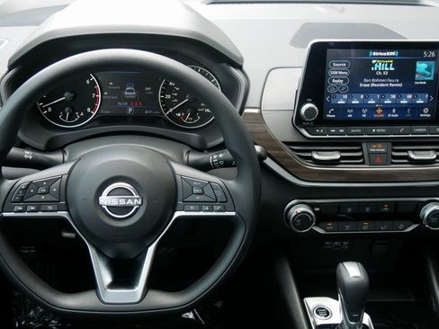 Certified 2024 Nissan Altima 2.5 SV image 12