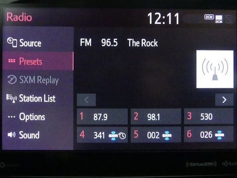 Used 2022 Toyota Camry XSE FWD image 11