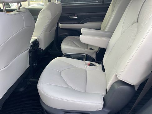 Used 2024 Toyota Grand Highlander Platinum image 11