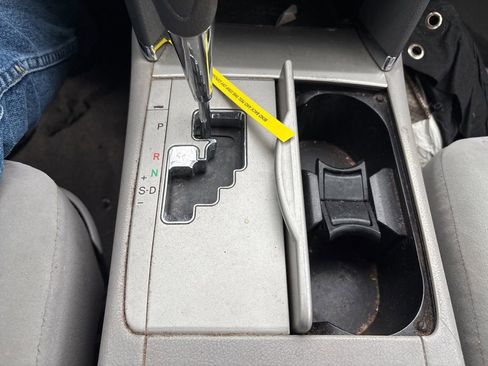 Used 2011 Toyota Camry LE image 23