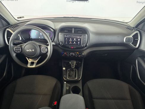 Used 2025 Kia Soul LX FWD image 11