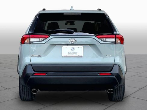 Used 2022 Toyota RAV4 XLE Premium FWD image 5