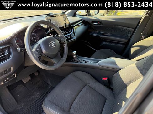 Used 2019 Toyota C-HR LE FWD image 17