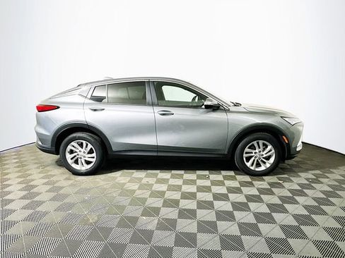 Used 2025 Buick Envista Preferred image 9