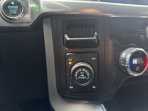 Used 2021 Ford F150 Lariat image 34