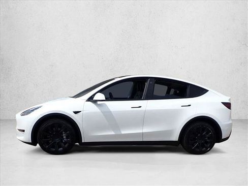 Used 2022 Tesla Model Y Long Range AWD/4WD image 2
