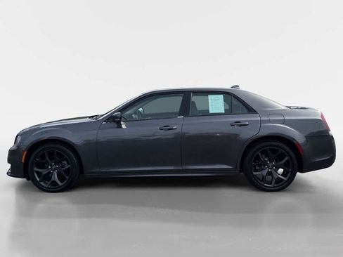 Used 2022 Chrysler 300 Touring L RWD image 2