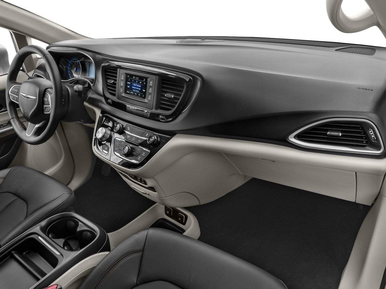 Used 2017 Chrysler Pacifica Touring-L FWD image 10
