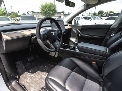Used 2021 Tesla Model Y Long Range AWD/4WD image 13