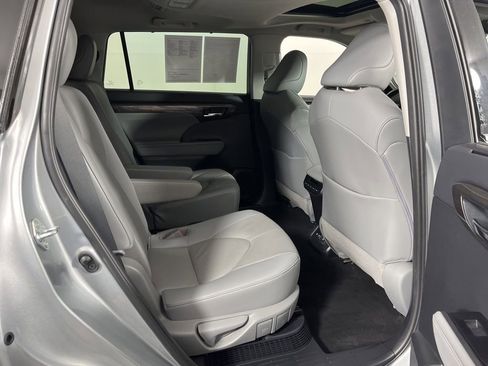 Used 2021 Toyota Highlander Limited image 10