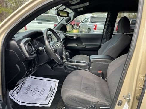 Used 2017 Toyota Tacoma TRD Sport w/ Tow Package image 18