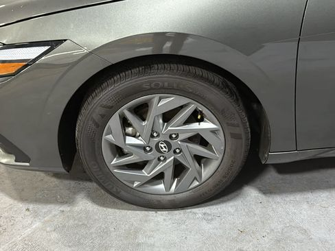 Used 2025 Hyundai Elantra Hybrid FWD image 8