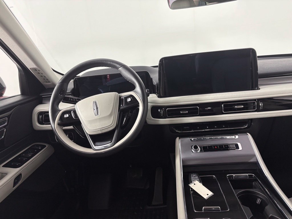 Used 2026 Lincoln Aviator AWD w/ Jet Appearance Package image 15