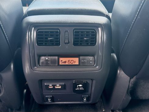 Used 2020 Nissan Pathfinder Platinum FWD image 21