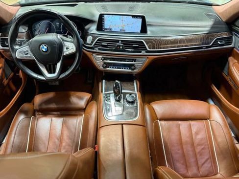 Used 2018 BMW 750i xDrive image 16
