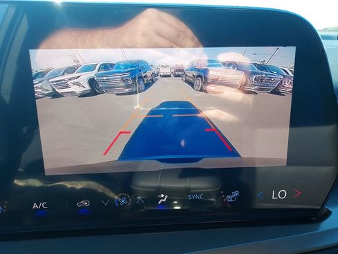New 2027 Chevrolet Traverse LT w/ LPO, Floor Liner Package FWD image 23